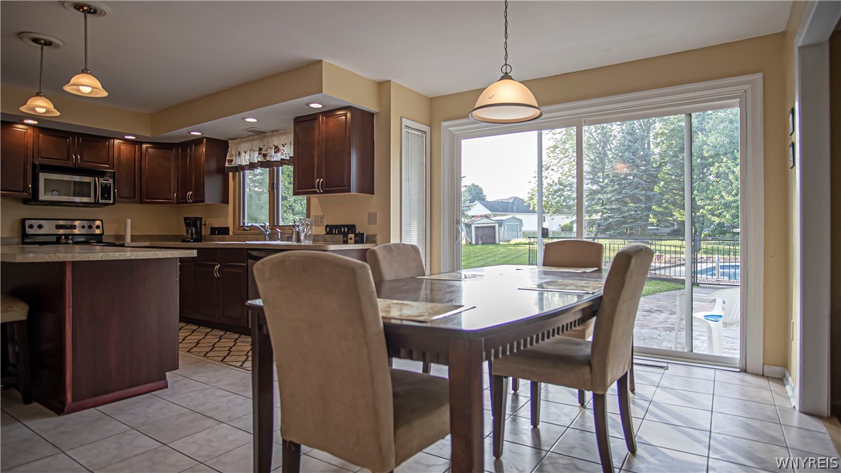 15 Oakwood Common Lancaster, NY 14086 - Photo 11 of 36