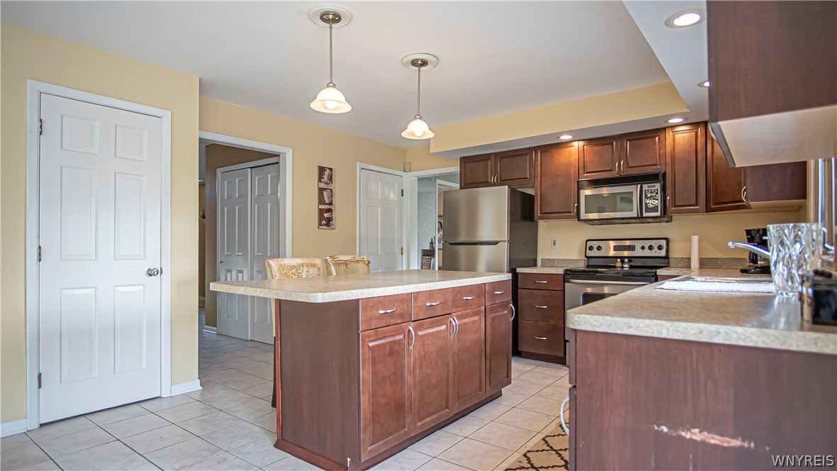 15 Oakwood Common Lancaster, NY 14086 - Photo 12 of 36