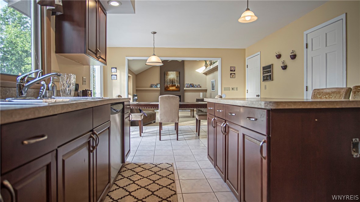 15 Oakwood Common Lancaster, NY 14086 - Photo 13 of 36