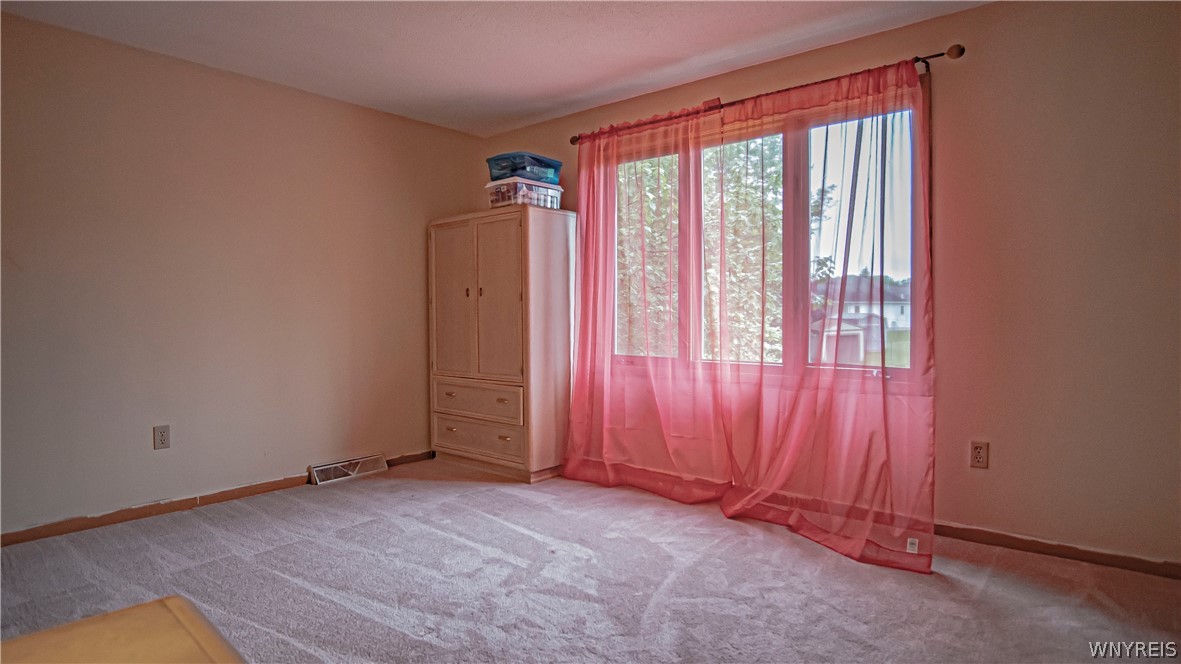 15 Oakwood Common Lancaster, NY 14086 - Photo 25 of 36