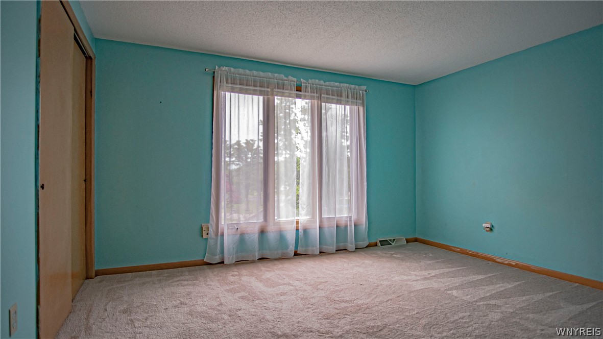 15 Oakwood Common Lancaster, NY 14086 - Photo 29 of 36