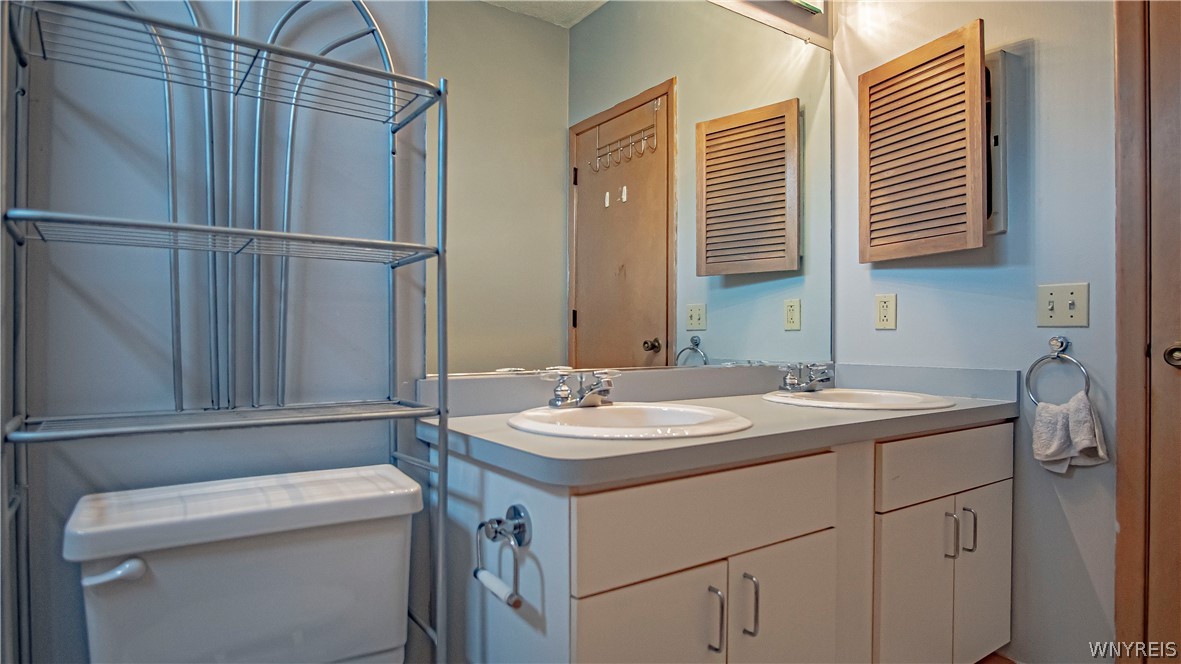 15 Oakwood Common Lancaster, NY 14086 - Photo 31 of 36