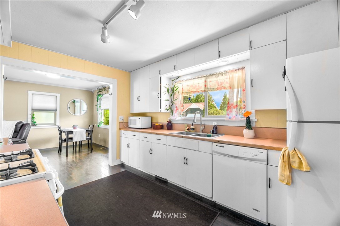 8589 Bender Road Lynden, WA 98264 - Photo 17 of 24 Gallery Image 17