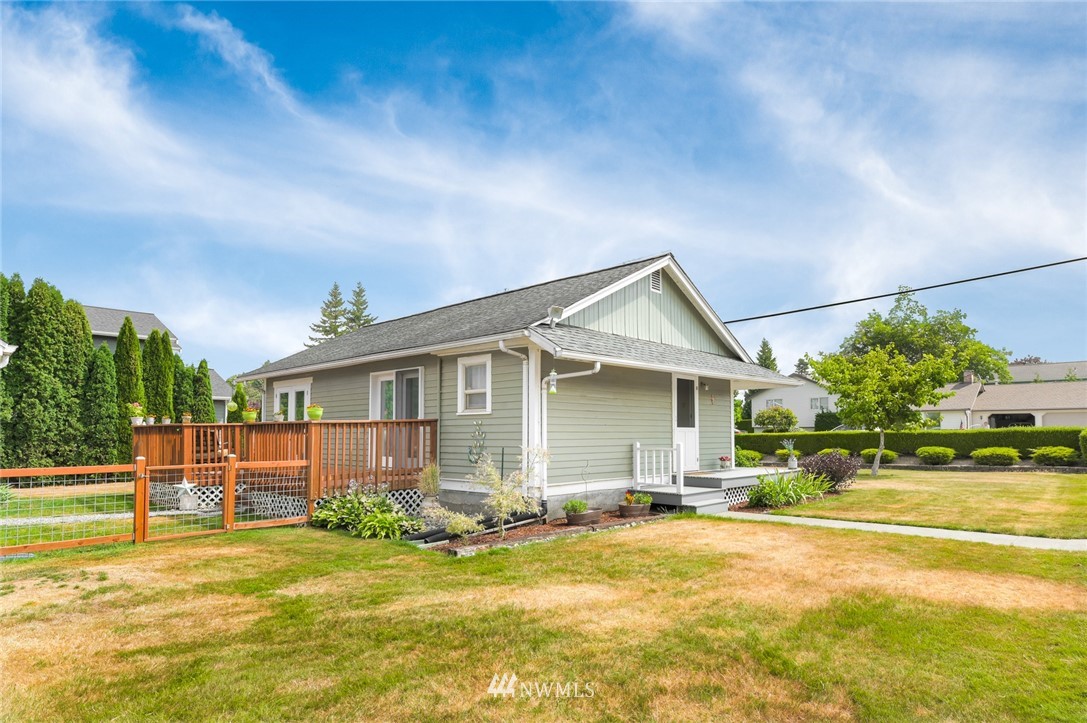 8589 Bender Road Lynden, WA 98264 - Photo 3 of 24 Gallery Image 3
