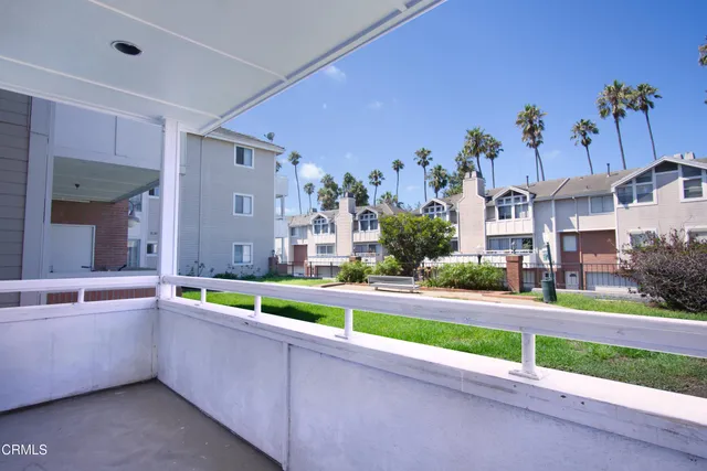 $2,100 | 865 South B Street, Unit F1, Oxnard, CA 93030