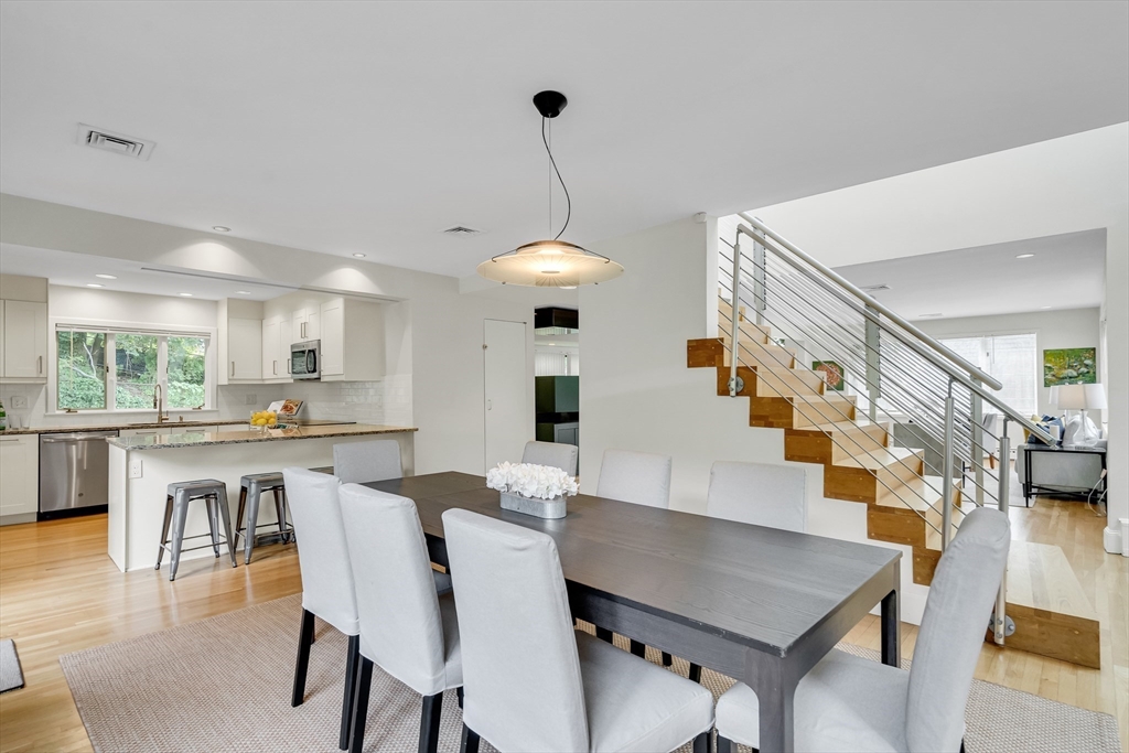 28 Laudholm Road Newton, MA 02458 - Photo 5 of 34 Gallery Image 5
