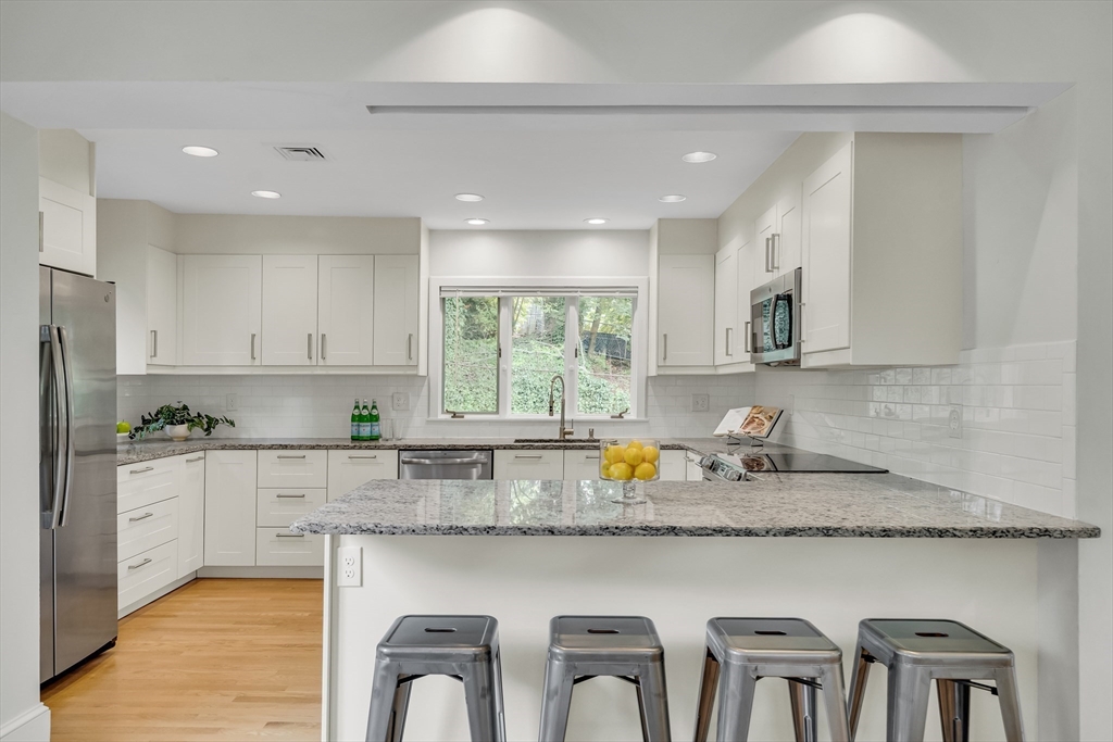28 Laudholm Road Newton, MA 02458 - Photo 8 of 34 Gallery Image 8
