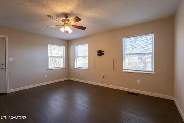 $250,000 | 205 North 12th Street, La Follette, TN 37766