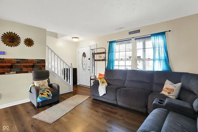 $350,000 | 950 Weeping Way Lane, Avon, IN 46123