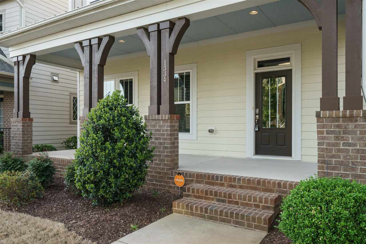 SPACIOUS FRONT PORCH, PERFECT FOR RELAXING OUTSIDE! FRONT PORCH