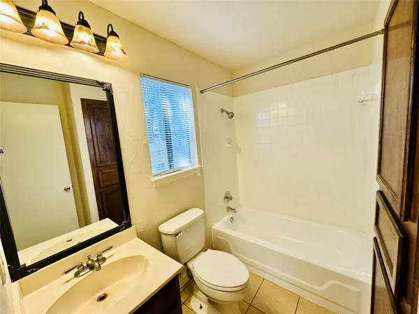 $1,195 | 6810 Deatonhill Drive, Unit 116, Austin, TX 78745