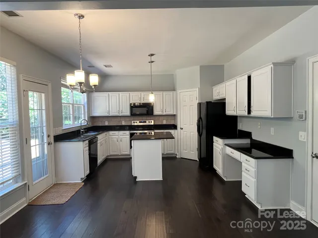 $3,000 | 8601 Fieldcroft Drive, Charlotte, NC 28277