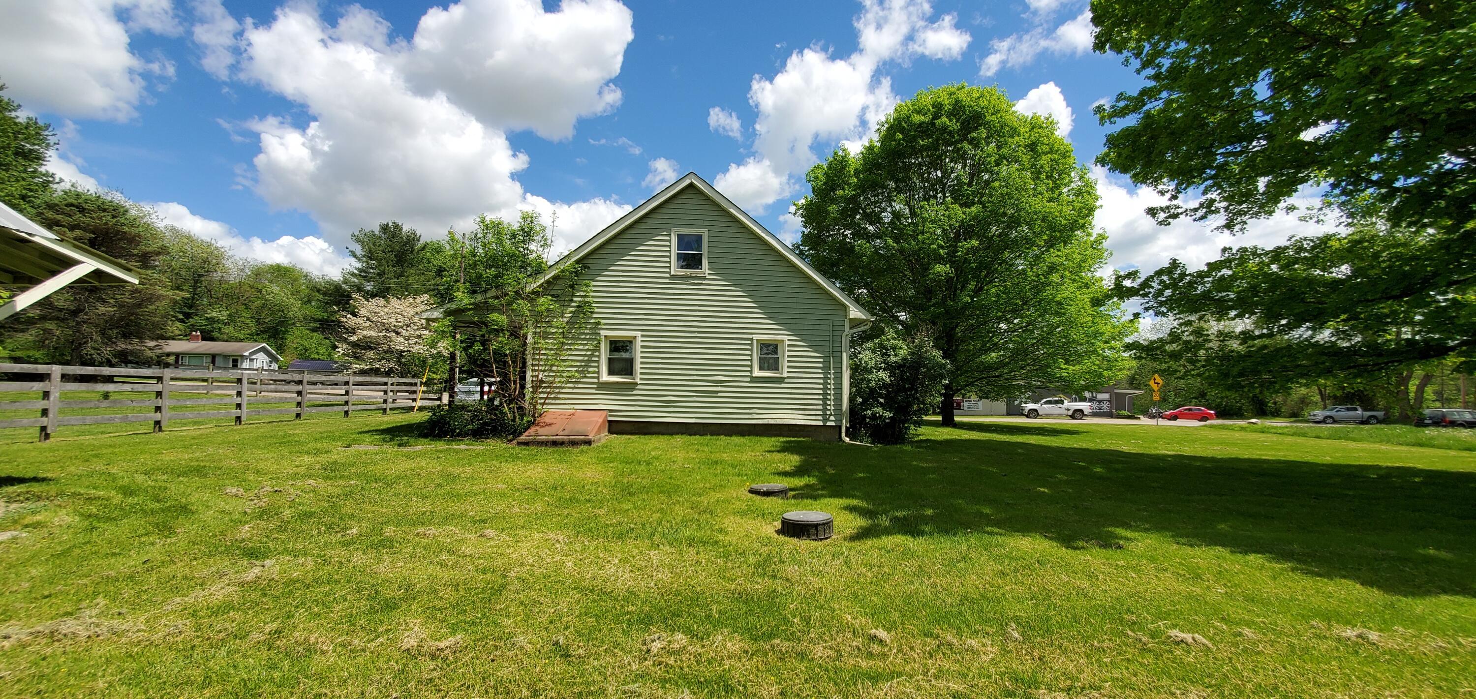 955 Lake Road Southeast Lancaster, OH 43130 - Photo 23 of 30 23.back of home and backyard