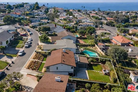 $2,699,900 | 221 Vía Los Miradores, Redondo Beach, CA 90277