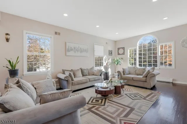 $1,395,000 | 19 Robin Road, Warren, NJ 07059