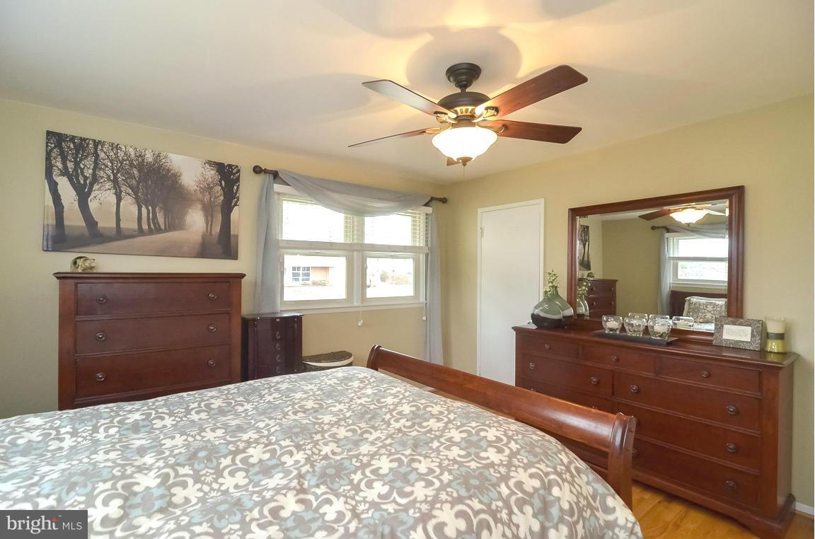 7511 Gresham Street Springfield, VA 22151 - Photo 13 of 30 Bedroom (Master)