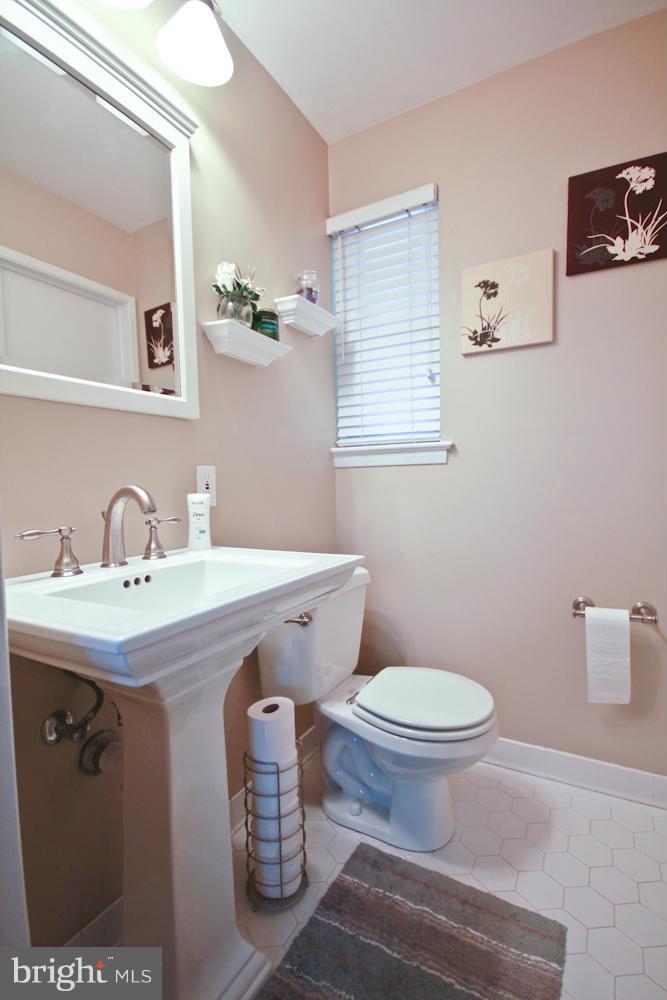 7511 Gresham Street Springfield, VA 22151 - Photo 15 of 30 Bath