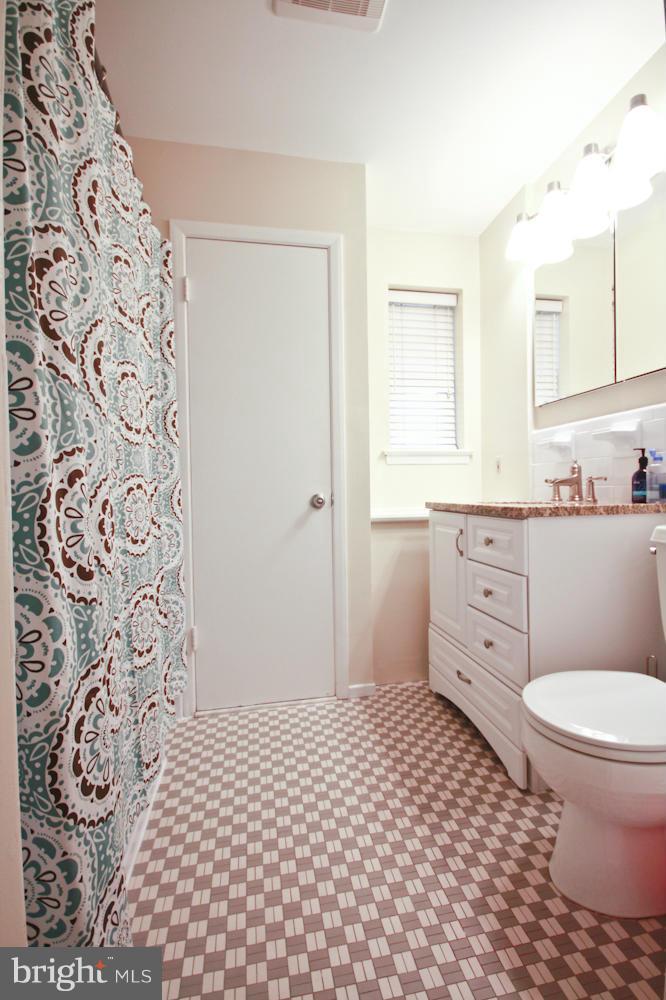 7511 Gresham Street Springfield, VA 22151 - Photo 19 of 30 Bath