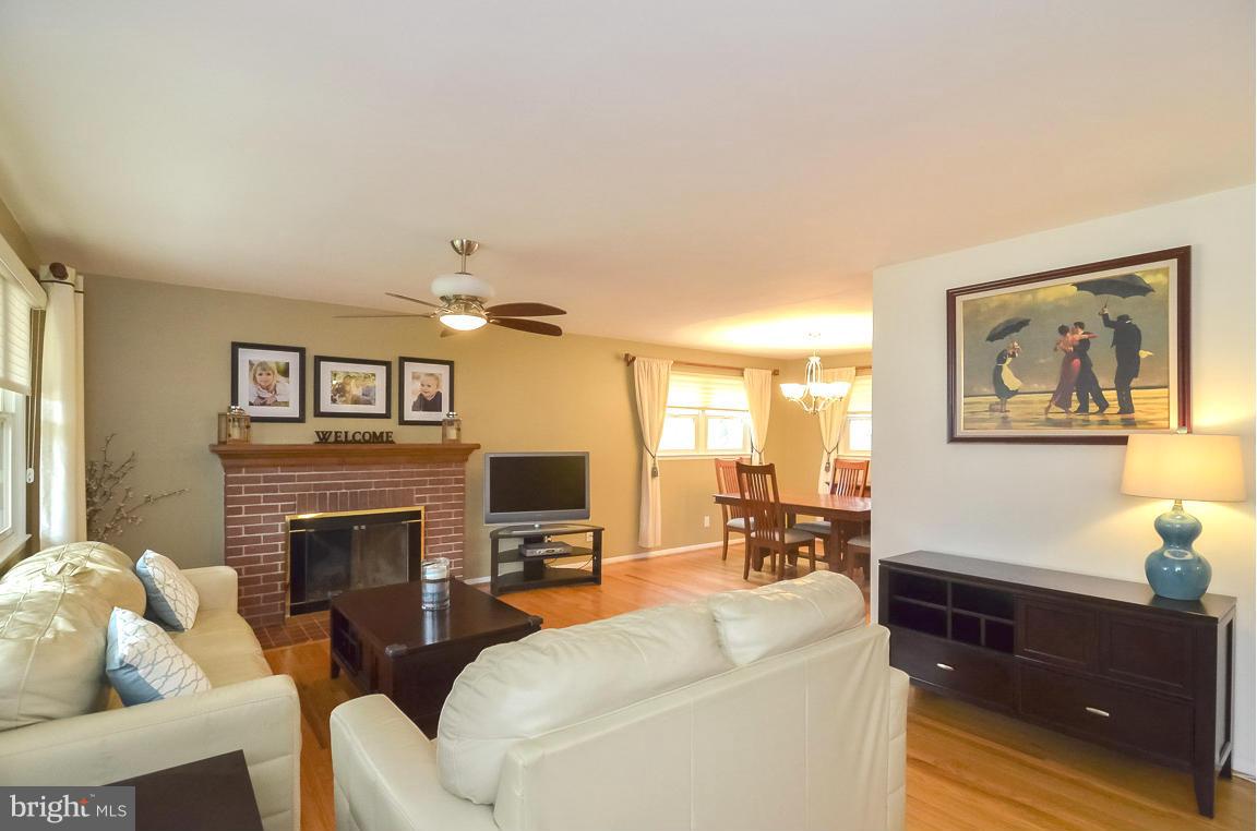 7511 Gresham Street Springfield, VA 22151 - Photo 3 of 30 Living Room