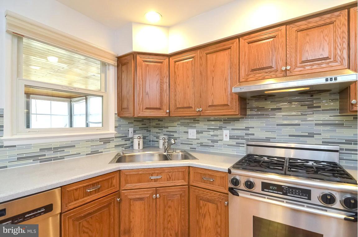 7511 Gresham Street Springfield, VA 22151 - Photo 10 of 30 Kitchen