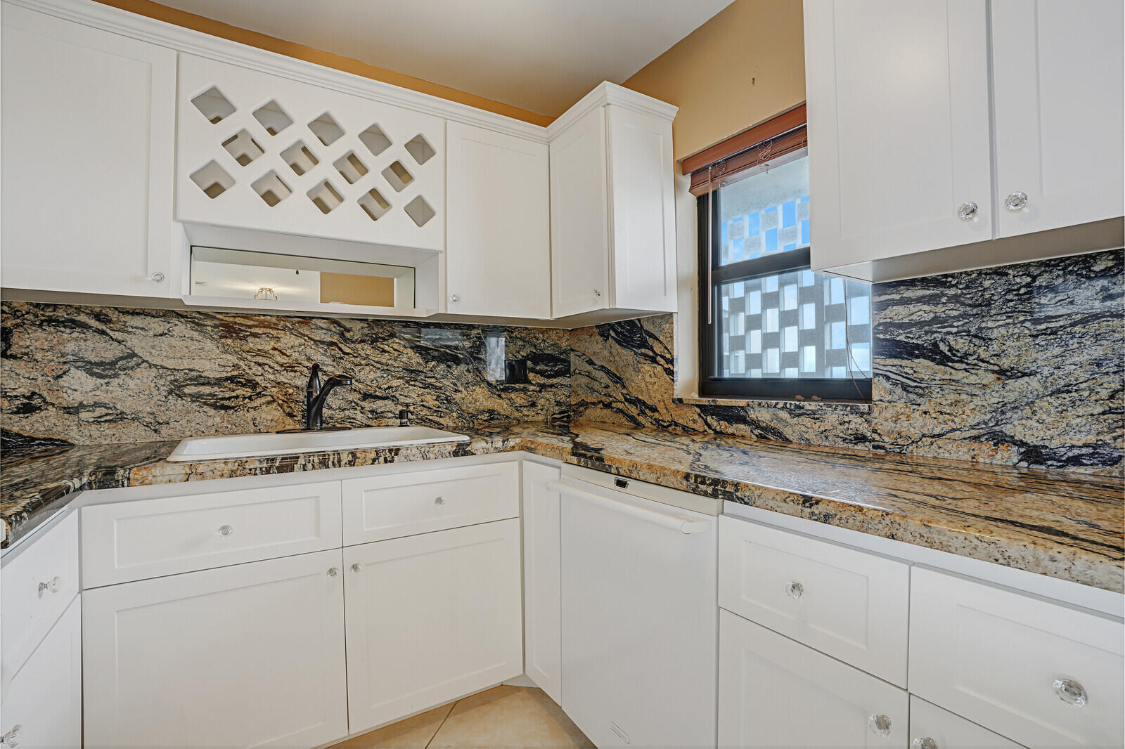 336 Golfview Road, Unit 1115 North Palm Beach, FL 33408 - Photo 15 of 40 Kitchen