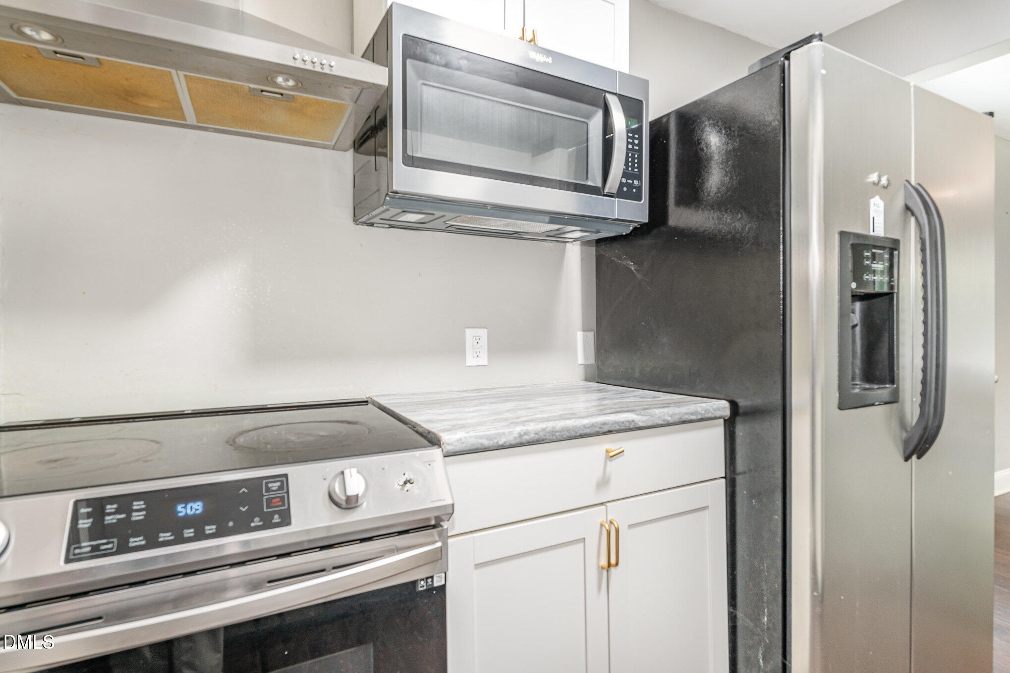 1401 Robinhood Road Durham, NC 27701 - Photo 17 of 38 a close view of stove