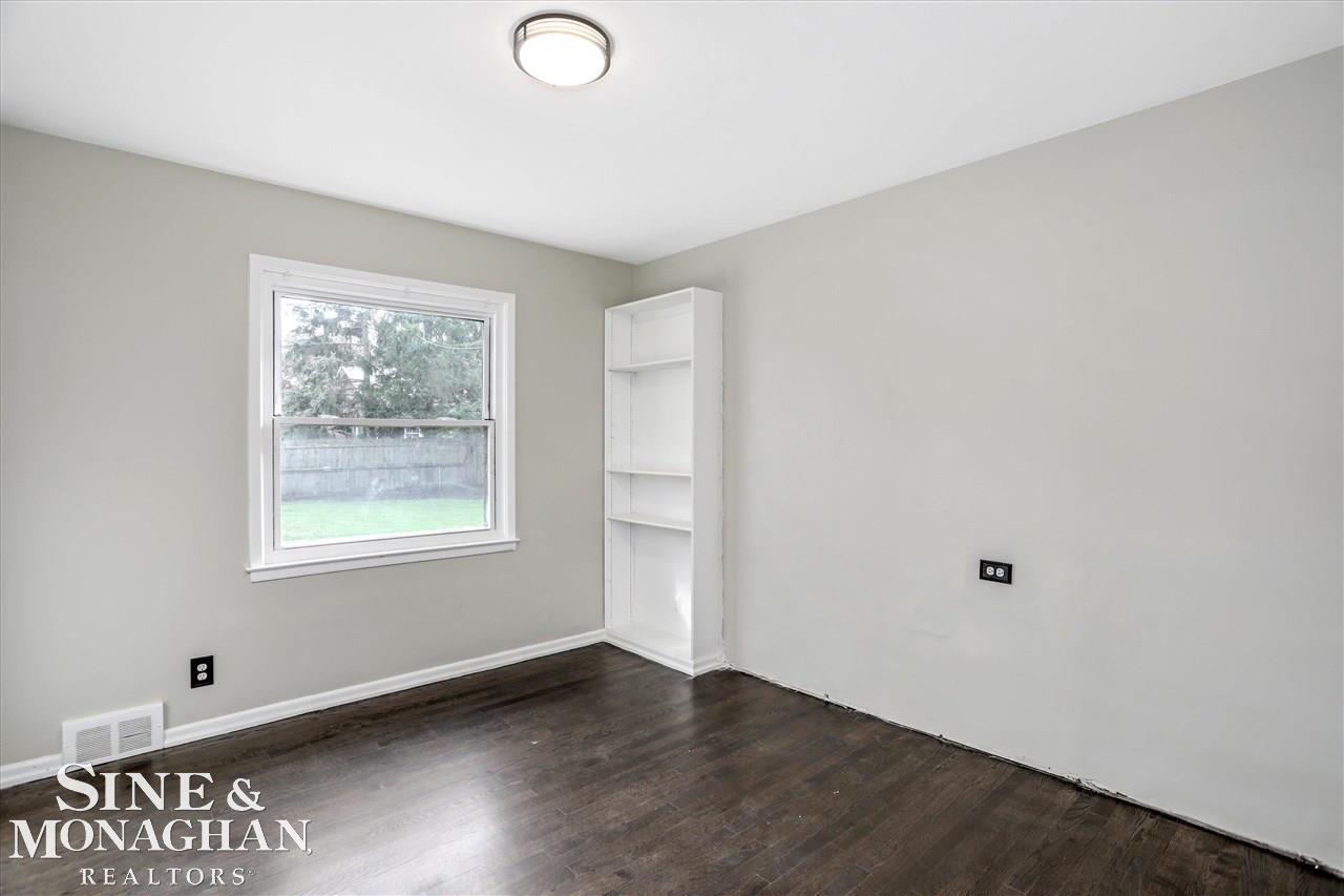 489 Shelbourne Road Grosse Pointe Farms, MI 48236 - Photo 17 of 28