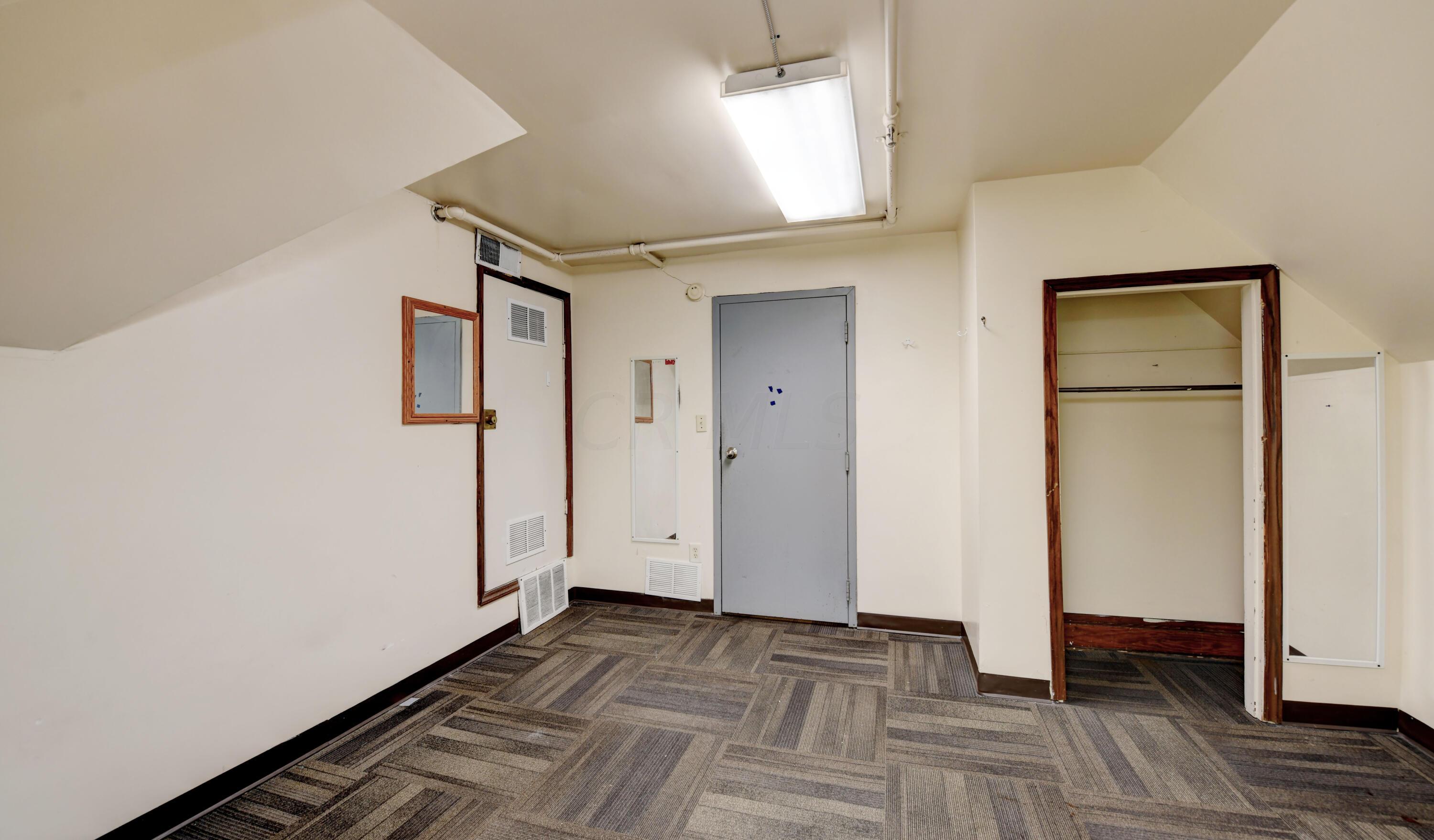 868 Bryden Road Columbus, OH 43205 - Photo 42 of 47 Third Floor Living Space (7)