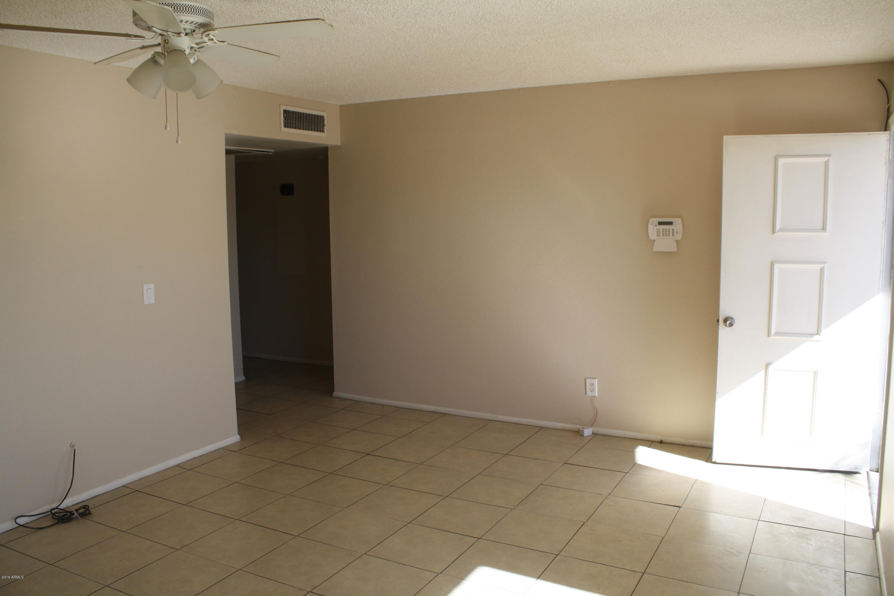 5906 West Osborn Road Phoenix, AZ 85033 - Photo 4 of 20 IMG_0663