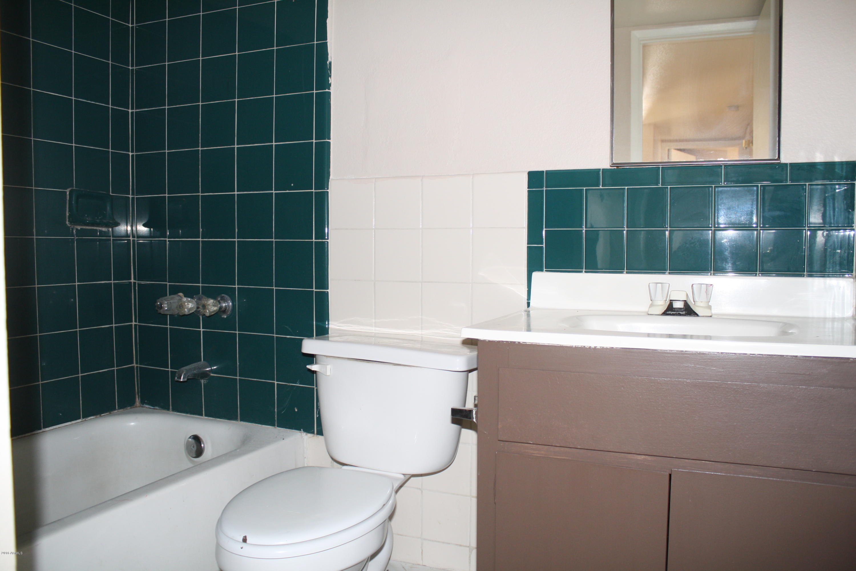 5906 West Osborn Road Phoenix, AZ 85033 - Photo 8 of 20 IMG_0666