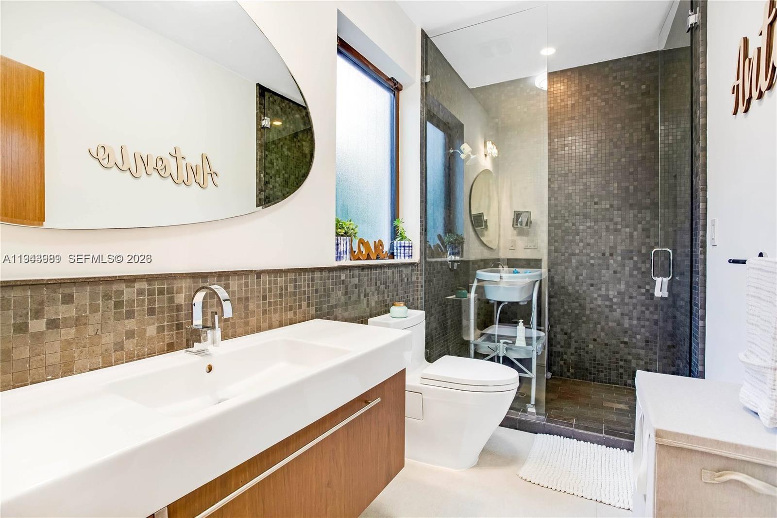 5911 Alton Road Miami Beach, FL 33140 - Photo 29 of 40 Second suite bathroom