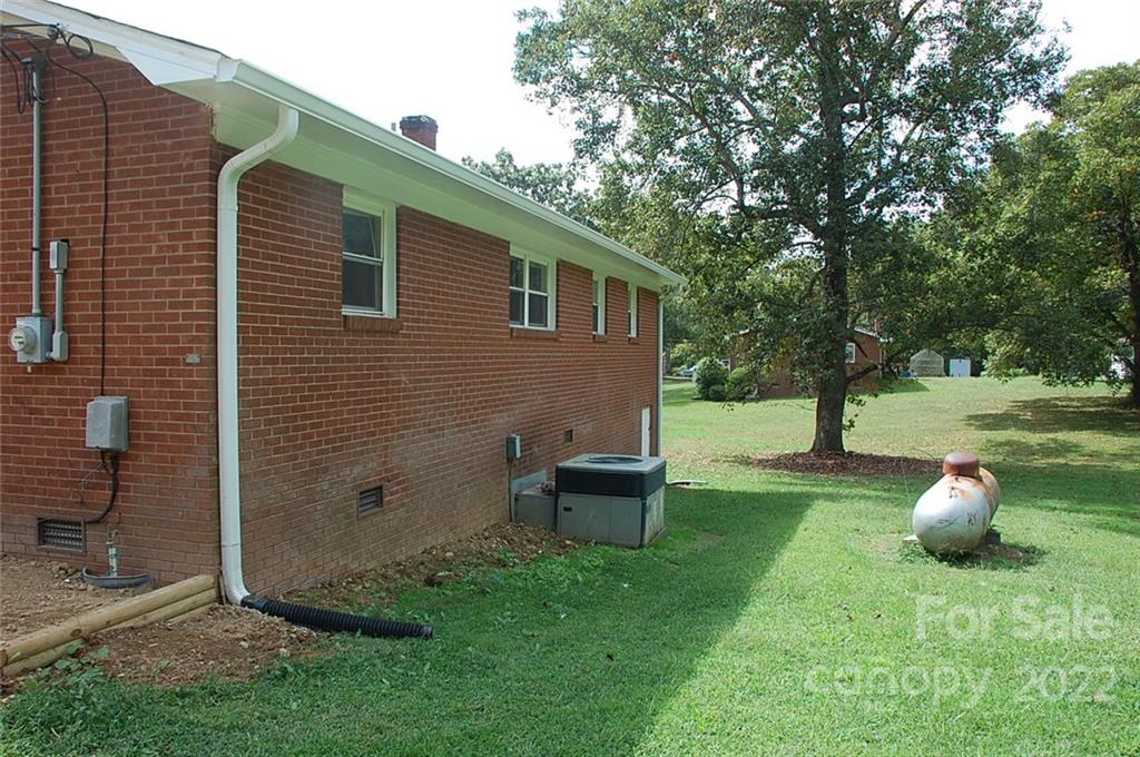 43638 Colonial Heights Road New London, NC 28127 - Photo 4 of 16 Gallery Image 4