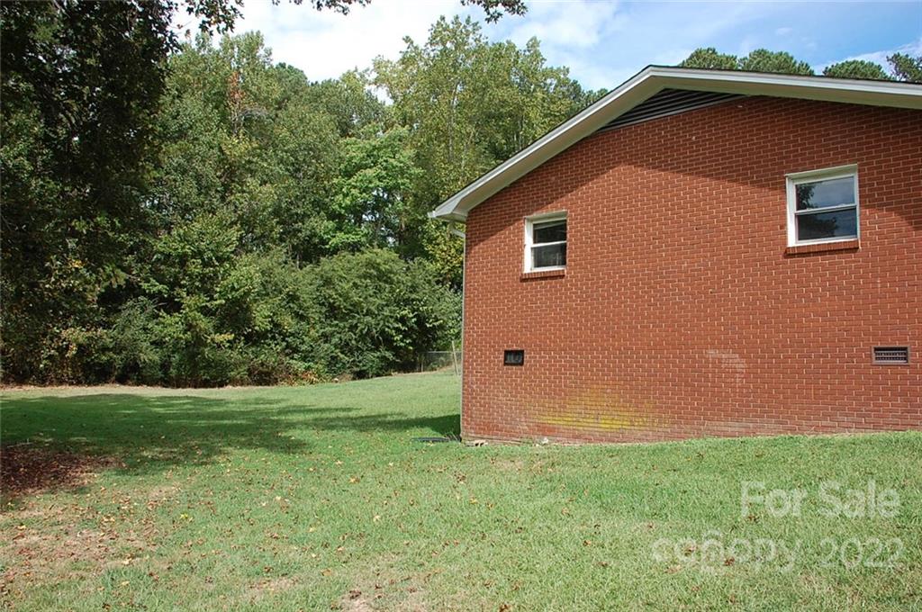 43638 Colonial Heights Road New London, NC 28127 - Photo 5 of 16 Gallery Image 5