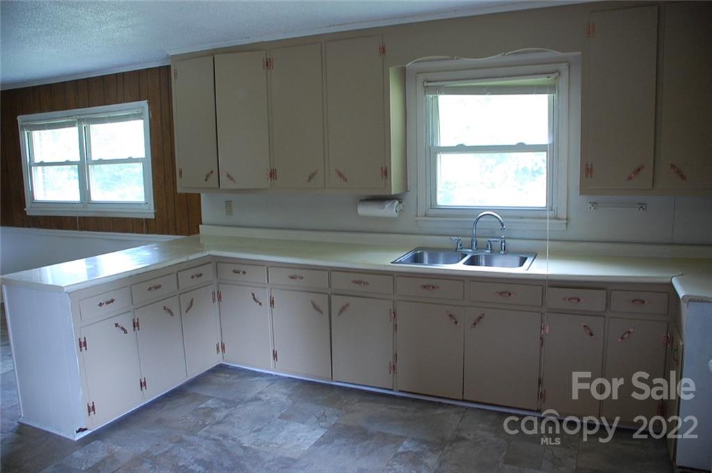 43638 Colonial Heights Road New London, NC 28127 - Photo 8 of 16 Gallery Image 8