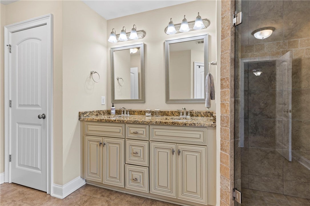 661 Deer Run Road Auburn, AL 36832 - Photo 10 of 16 Granite countertops throughout