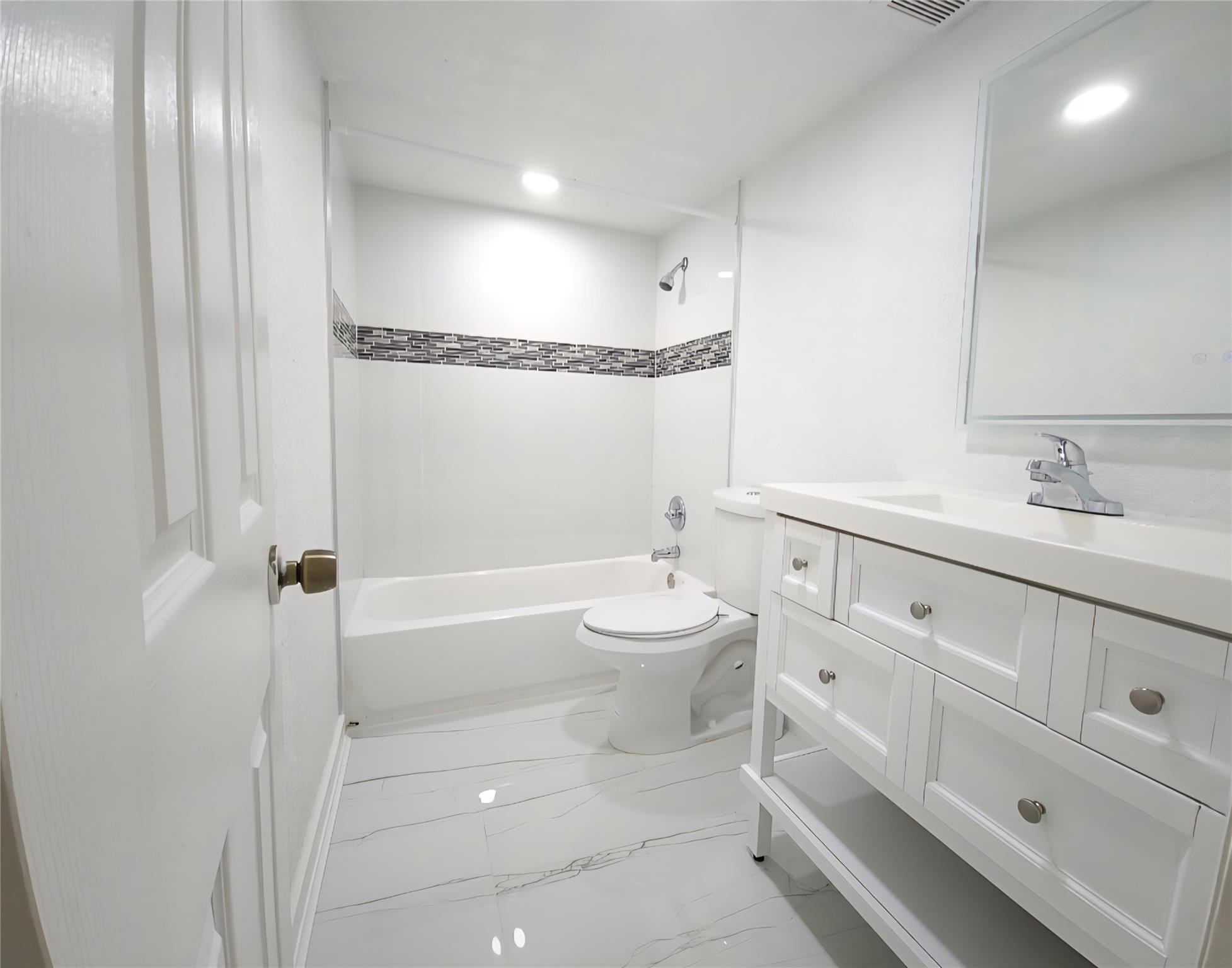 8401 West Sample Road, Unit 5 Coral Springs, FL 33065 - Photo 6 of 17 Bathroom 2