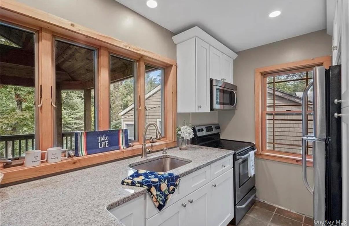 11 Oakdale Road Putnam Valley, NY 10579 - Photo 7 of 31 a kitchen with a stove a sink and a refrigerator