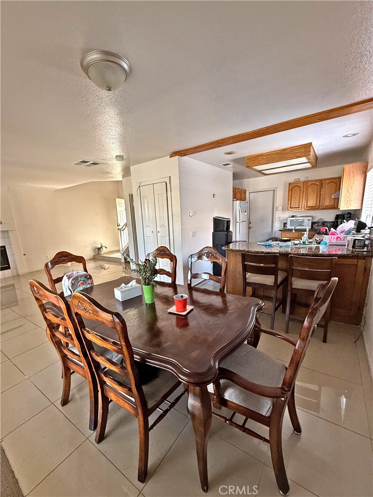 13382 Fox Run Road Victorville, CA 92392 - Photo 9 of 36