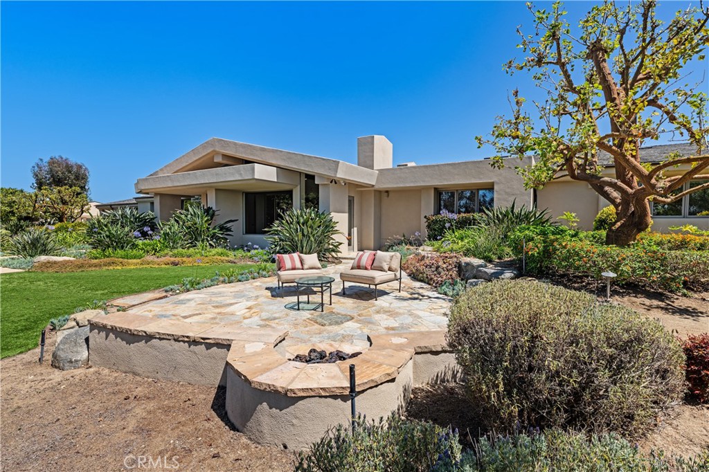 6533 Lago Lindo Rancho Santa Fe, CA 92067 - Photo 14 of 57 a view of a house with backyard and sitting area