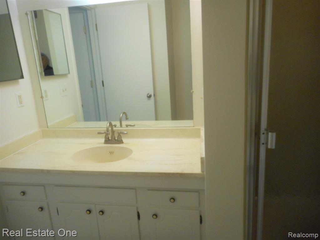 2005 Klingensmith Road, Unit 61 Bloomfield Hills, MI 48302 - Photo 13 of 28
