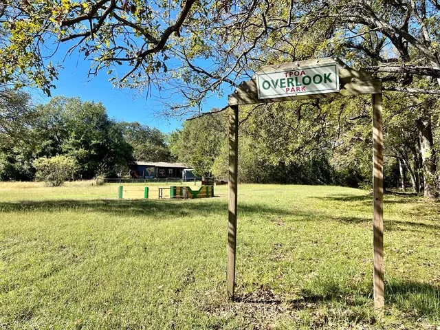 $1,200 | 304 Wildwind Street, Gun Barrel City, TX 75156