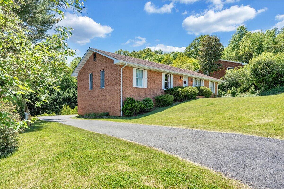 4434 Rosecrest Road Roanoke, VA 24018 - Photo 38 of 48 39-MIB01329