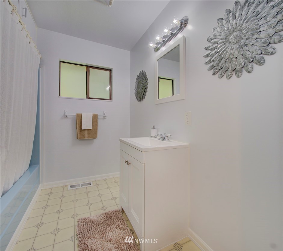 21450 Vetter Road Northwest Poulsbo, WA 98370 - Photo 17 of 39