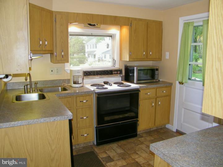 1464 Dillon Road Ambler, PA 19002 - Photo 14 of 25 Kitchen