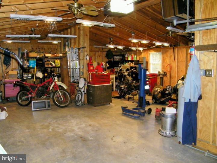1464 Dillon Road Ambler, PA 19002 - Photo 23 of 25 Garage