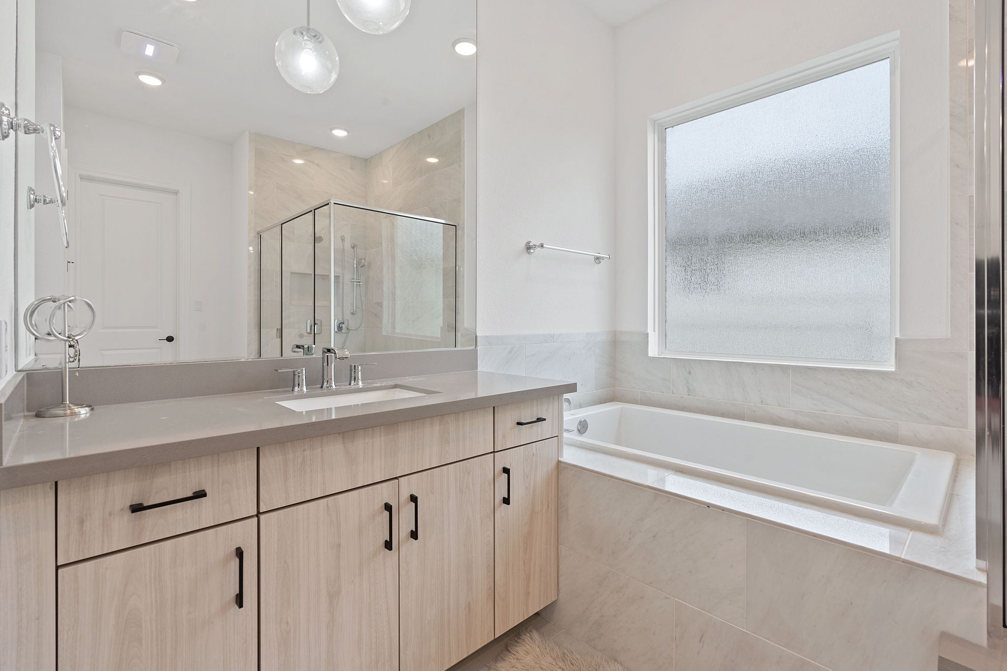 309 Pear Tree Lane Austin, TX 78737 - Photo 25 of 39 a bathroom with a double vanity sink mirror and bathtub