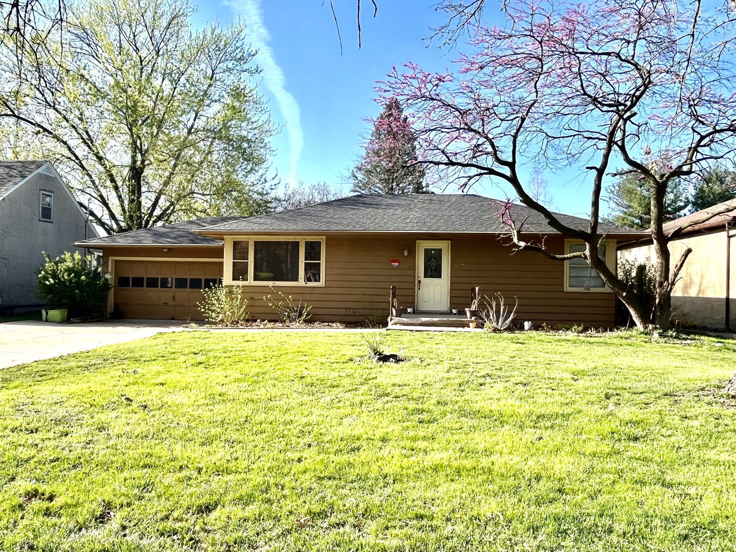 310 Shooting Park Road Peru, IL 61354 - Photo 1 of 24 Gallery Image 1
