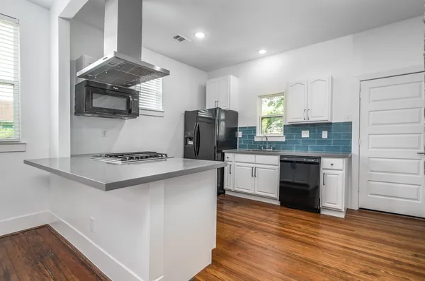 $1,850 | 2311 Lee Street, Houston, TX 77026