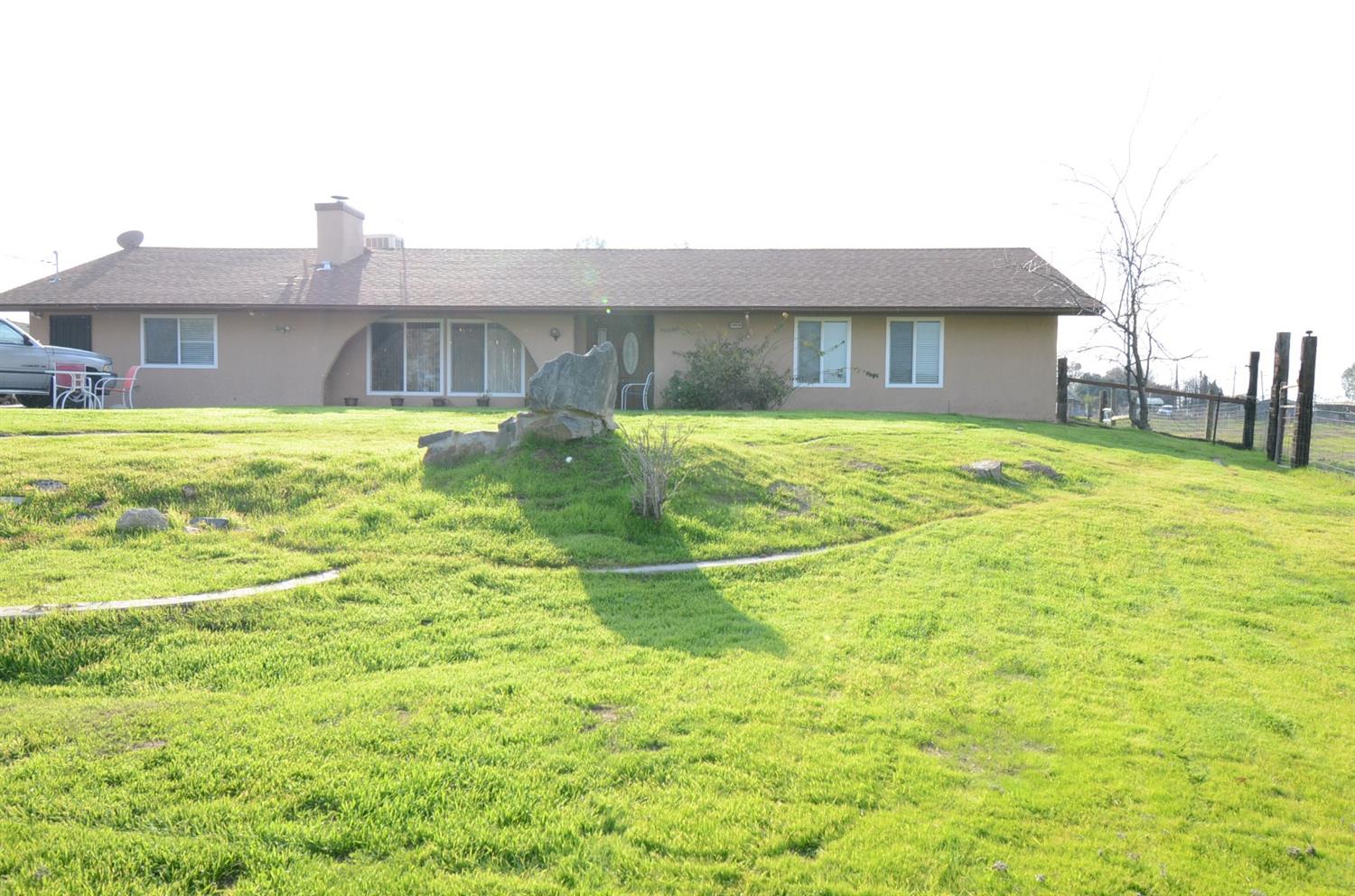 16936 Mark Road Madera, CA 93636 - Photo 14 of 27 Fenced yards all around.