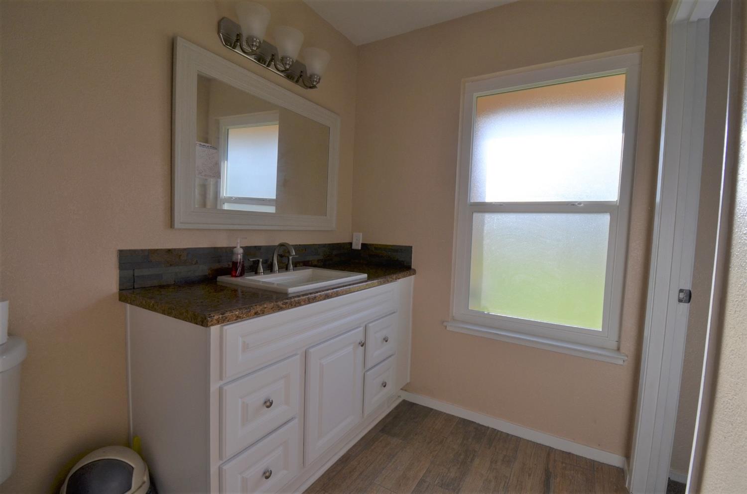 16936 Mark Road Madera, CA 93636 - Photo 24 of 27 Large new dual pane privacy glass window. New light fixture.